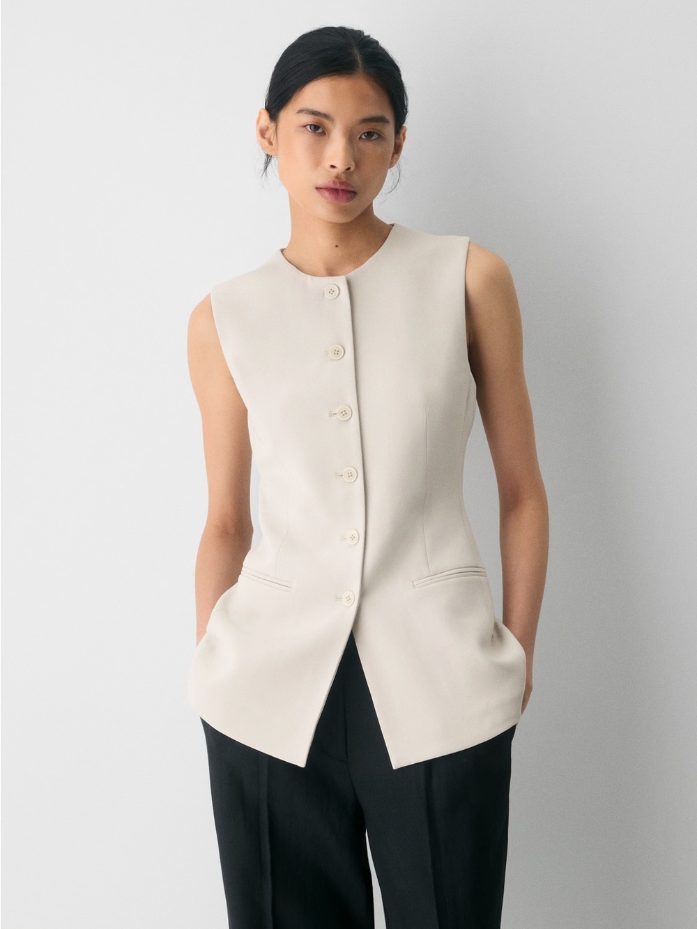 Aritizia Sleeveless Cream Button-Front Vest